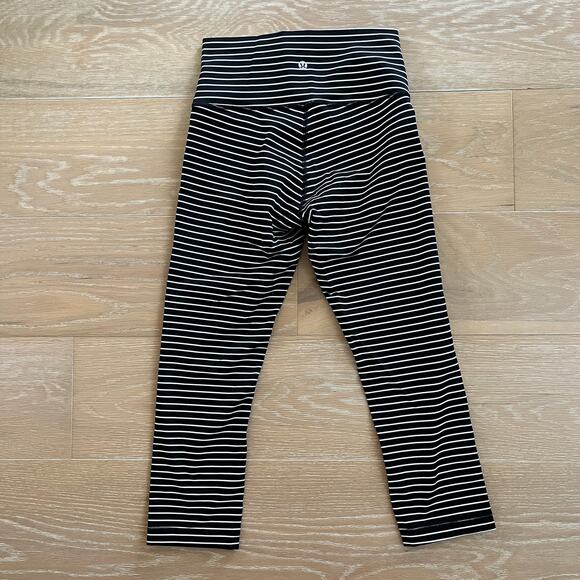 Lululemon Wunder Under Crop (High-Rise) Luxtreme 21" Parallel Stripe Black White - Picture 3 of 6